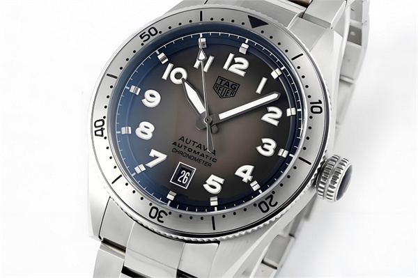 泰格豪雅手表表蒙有劃痕處理技巧